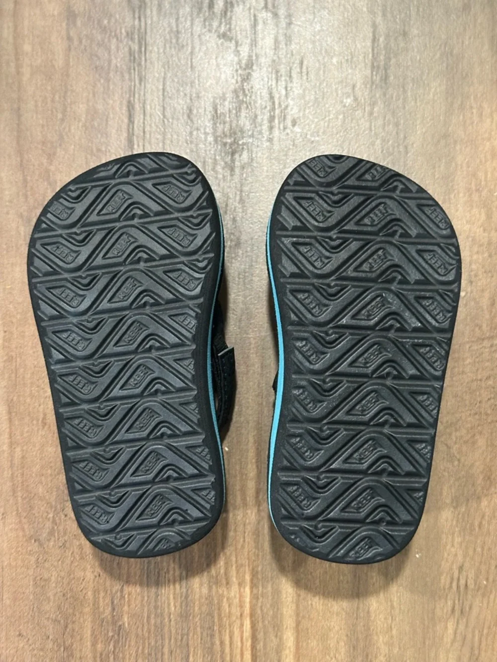 Reef Infant Flip-Flops with Tropical Print - Picture 5 of 6